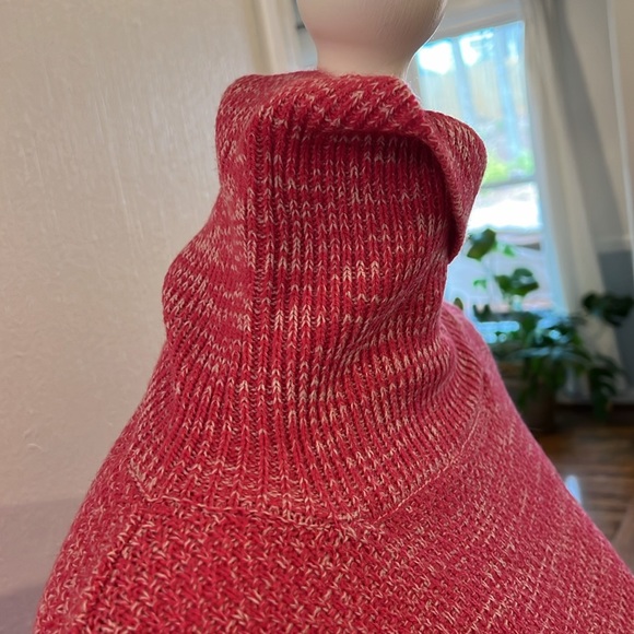 LIKE NEW COZY KNIT TURTLENECK SWEATER - SIZE SMALL - Picture 6 of 8